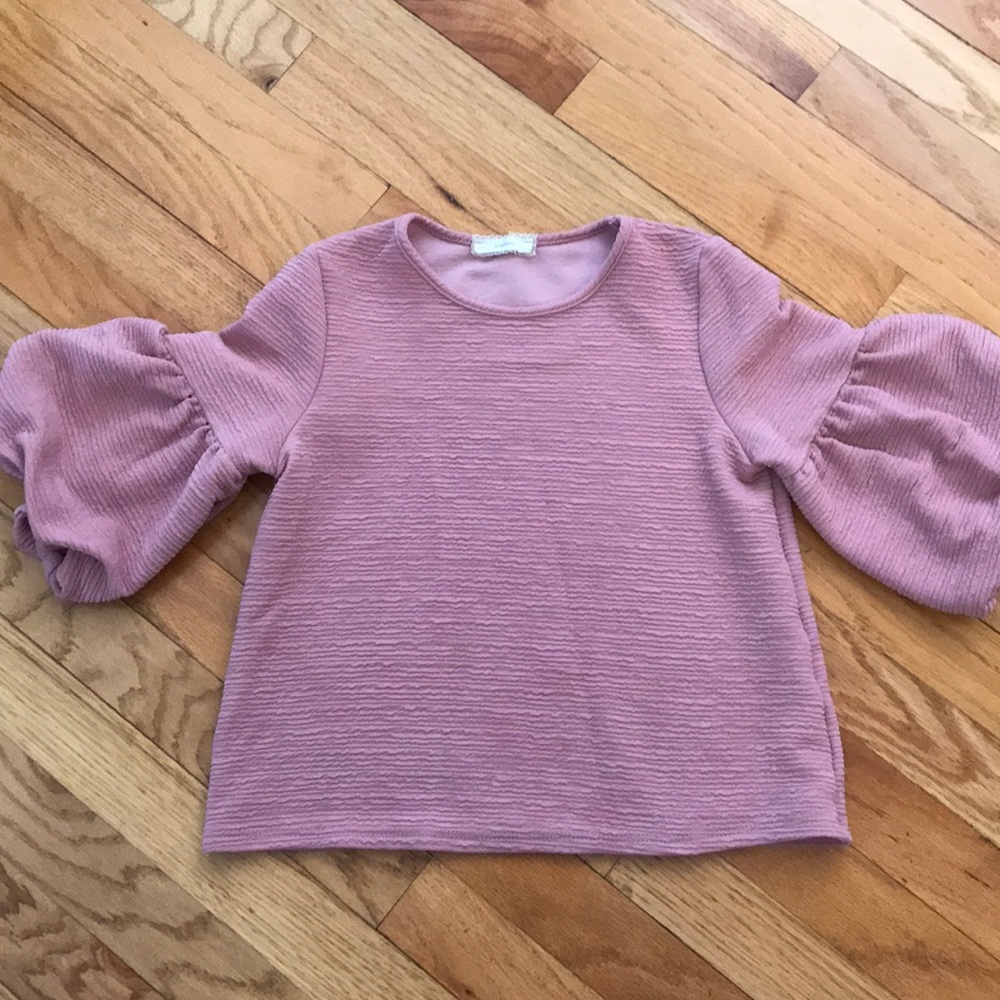 Girls modern top size 7. Cute